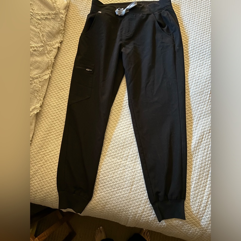 FIGS Jogger Scrubs Black Small/Petite